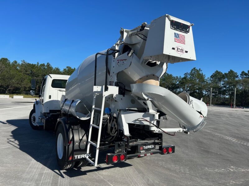 2022 Freightliner Mini Rear Mixer