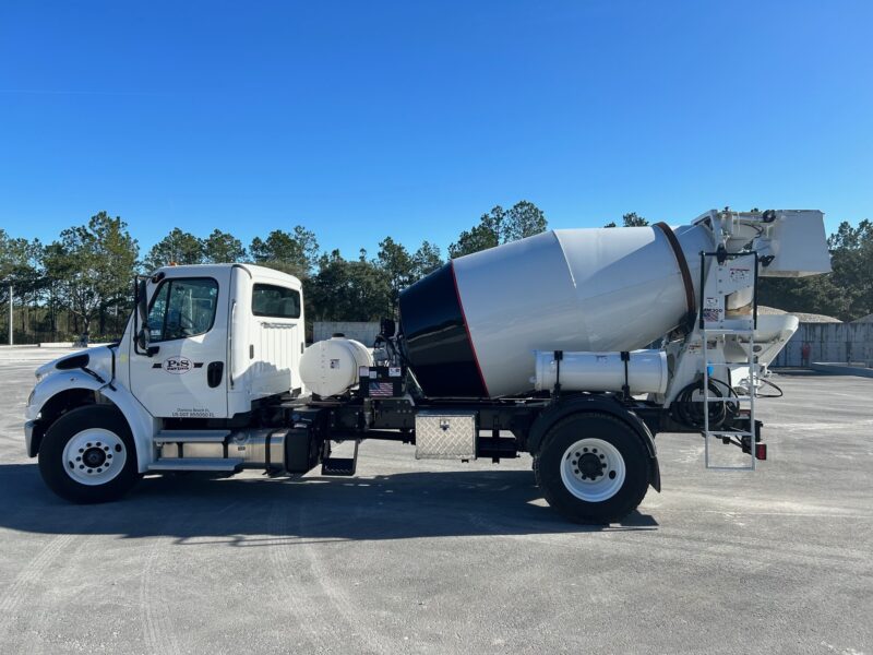 2022 Freightliner Mini Rear Mixer